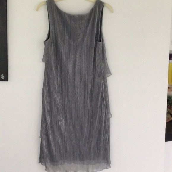 *Dress by Connected sleeveless color sliver gray size 6  100% polyester. … - Picture 3 of 7